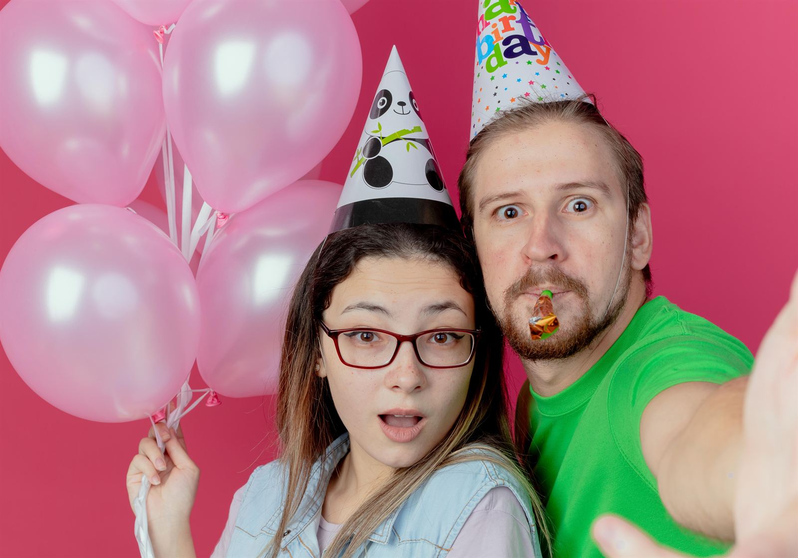 Fotobox Geburtstag – Gäste vor dem SELFIE Terminal